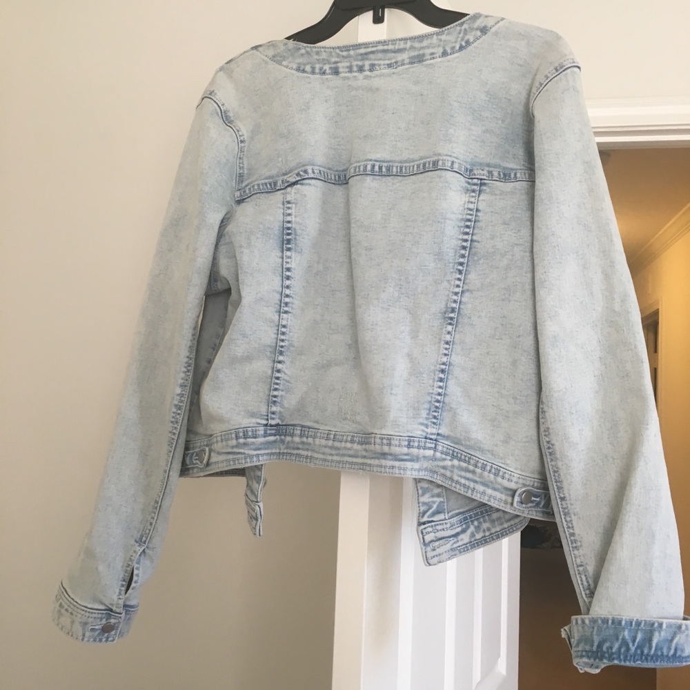 Jean jacket - Picture 2 of 6